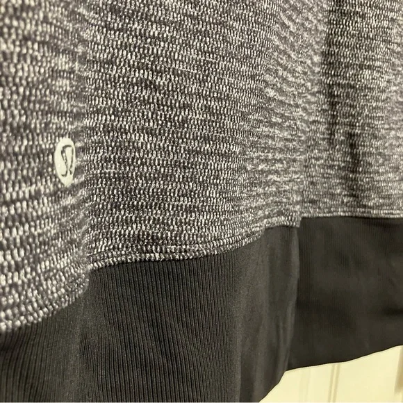 Lululemon Athletica Charcoal Gray/Black Quarter Zip Pullover Fold Over Hands 12 - Picture 11 of 12